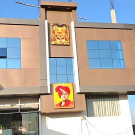 Ram Priya hotel, hotel em Basāri