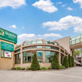 Quality Hotel Fallsview Cascade, hotell i Niagara Falls