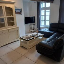 Beautiful 150 m cottage, 4 bedrooms, sleeps 7, hotel i Conty