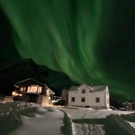 Home with a view, hotel in Storholmen