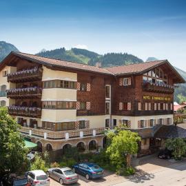 Das Traditionshotel Schwarzer Adler, hotel en Tannheim