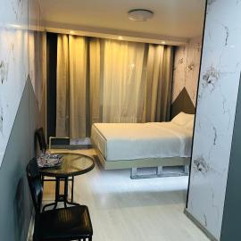 Emoji Hotel, hotel em Ongon