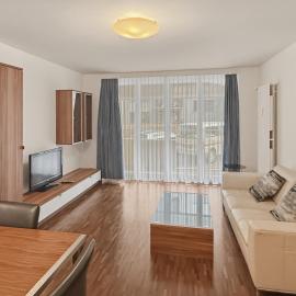 1BR with balcony near lake - Flower 1, hotel u Cirihu
