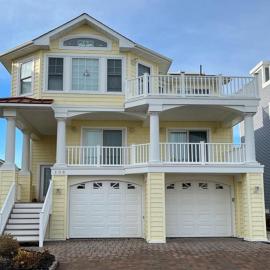 Bayside Home With 4 Bedrooms And Elevator, хотел в North Beach Haven