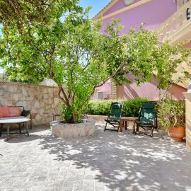 Citron, Parga Center Residence