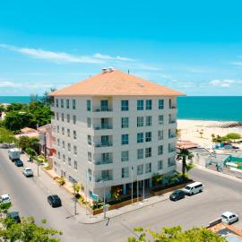 Almar Aparthotel、Lobitoのホテル