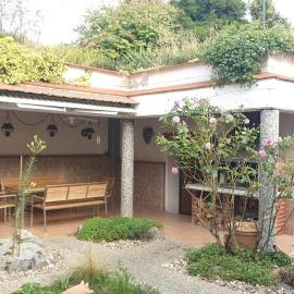 Grosses Ferienhaus nahe Wien, hotel in Groß-Inzersdorf