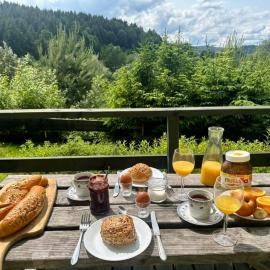 Domki przy lesie 300m od jeziora 509-619-803, hotel di Zawóz