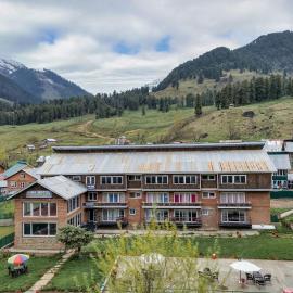 Fimi hotel aru valley pahalgam, hotell i Ārau
