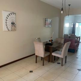 casa tres quartos condominio aeroporto lazer praias mercados a poucos minutos, hotel in Salvador