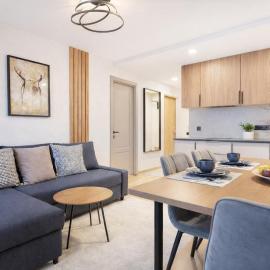 Beautiful 2 rooms apartment near the lake โรงแรมในทราไก