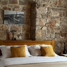 Ducina Apartments, hotel di Milna