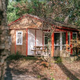Camping LANDAE, готель у місті Ондр