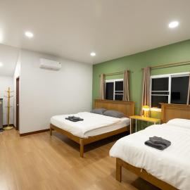 Private Garden Room , Cozy Stay for 3