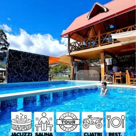 Tunki Lodge - Tours, Cabañas y Sauna, hotelli kohteessa Oxapampa
