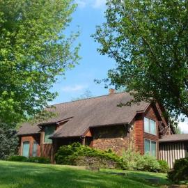 Luxury Cabin #21 With Hot Tub and Jacuzzi on Patoka Lake in Southern Indiana, hotel em Eckerty