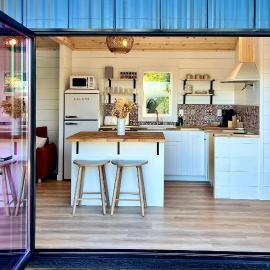 Yosemite Chalet, Spacious Tiny Home with Mountain Views! โรงแรมในโคสต์โกลด์