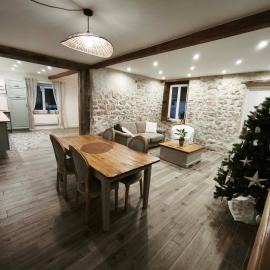 Maison pierres et poutres d'opale