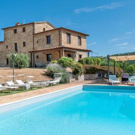 Villa Badia, large villa in Umbria with private pool