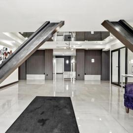 Luxury Penthouse with Panoramic Skyline Views, khách sạn ở Tulsa