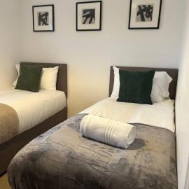 Stadium View House Work Stays Welcome, Free Parking, hotel in Swindon