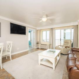 Oceanfront Beach Condo, Pool, Gym, Fishing Surfing