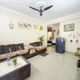 Vrindavan Divine Nest Near Prem Mandir and Iskcon -2BHK Apartment #Lift #ACRooms #Wifi #Family #Couple #FreeParking #Park #2Rooms 2-6 People