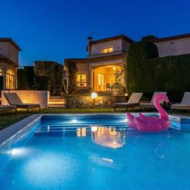 Villa Familiar c/Piscina + Wifi y Parking Gratis by Sunset Rentals (Bonmont)