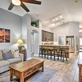 Luxury Retreat with 2 Master Suites Pool & Hot Tub BBQ Pool Table 2 Miles Disney