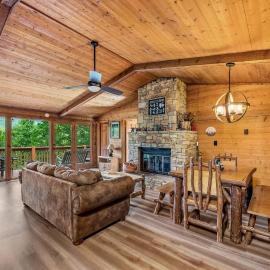 Game Room & Hot Tub with Mountain Views, Hotel in Gatlinburg