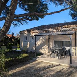 À l'ombre du pin, hotel i Entraigues-sur-la-Sorgue