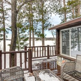 Waterfront Leech Lake Cabin w/ Boat Dock + Lift, hotel di Walker