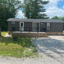 2 Bedroom Cottage at Shamrock Bay Resort!, hotel u gradu Severn