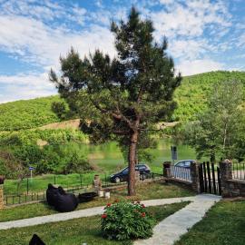 Bella apartmani Bovansko jezero, hotelli kohteessa Bovan