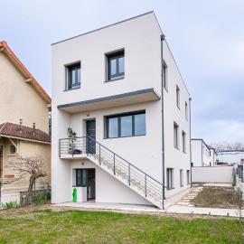 Maison 5 chambres et dépendance T2 - avec jardin - Proche Paris, hotel em Cachan