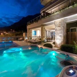 Villa Jolara With Heated Pool - Deluxe Apartments 4 & 19, hotel in Mimice