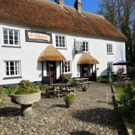 The Cleave Inn, hotel i Lustleigh