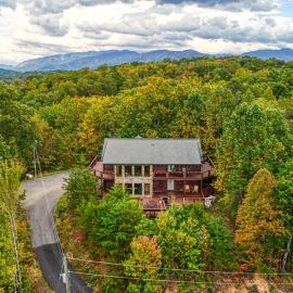Panoramic Mountain View! 6BR, Firepit, Game Room