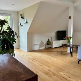 Modern apartment with balcony & view near Dresden, hotel em Freital