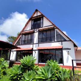 Chalet Monte Sereno، فندق في Neira