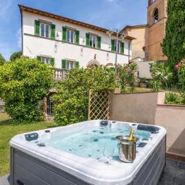 VILLA Castel del Monte - Panoramic Tuscan Villa with Jacuzzi
