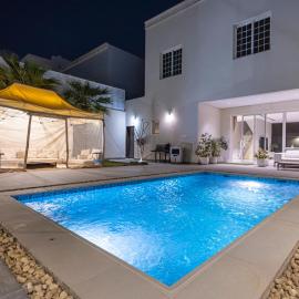 The White Villa Luxury 3 Bedroom Chalet ذا وايت فيلا بريدة