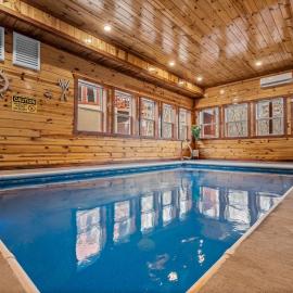 Pvt Indoor Pool, Gorgeous 6-BR Cabin, Theater, BBQ
