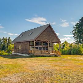 Mountain-View Deck! Cabin By Mt Abraham Trails, hotel em Kingfield