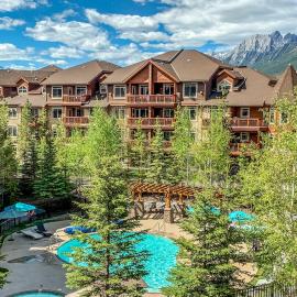 Stoneridge Mountain Resort managed by Little Sister Getaways, hotel di Canmore