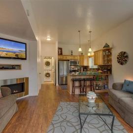 A South Lake Tahoe Mountain Getaway and Ski Lodge!