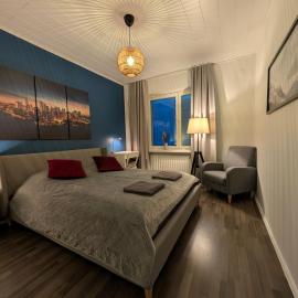 Wonderful and spacious city center apartment - own carpark, hotell i Raumo