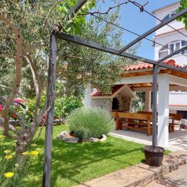 Apartments with parking space Vodice - 6452