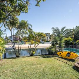 Lavish 4BD Waterfront Family Escape!