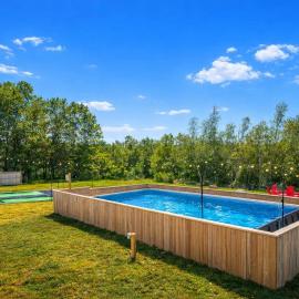 Resort-Style Pool Hot Tub Loft Game Room, hotel in Blakeslee